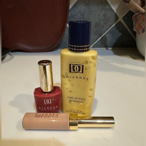 VTG DIANDRA MAKE-UP TRIO TIME RELEASE DAILY MOISTURE LOTION—2 oz CREAM CONCEALER - Picture 2 of 15